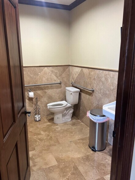 More Photos Of 7000 Parkwood Blvd, Frisco Office For Sale