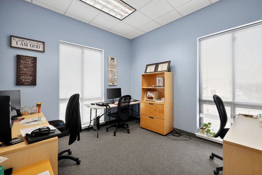 More Photos Of 6183 Executive Blvd, North Bethesda Office For Lease