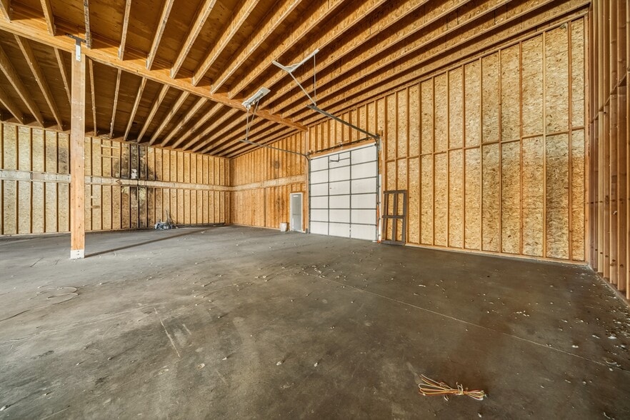 More Photos Of 189 Arden Dr, Belgrade Industrial For Lease