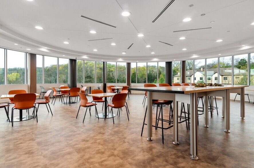 More Photos Of 10 Burton Hills Blvd, Nashville Coworking Space