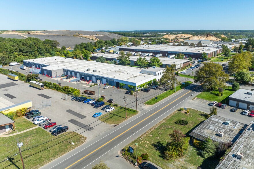 More Photos Of 202 Bethpage Sweet Hollow Rd, Old Bethpage Warehouse For Lease