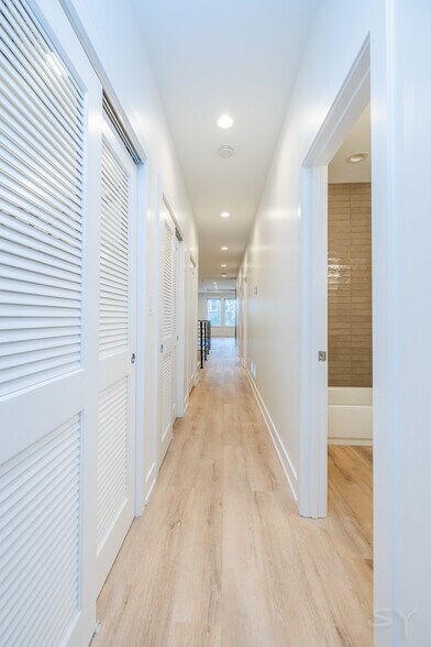 More Photos Of 6050 Eberhart ave, Chicago Apartments For Sale