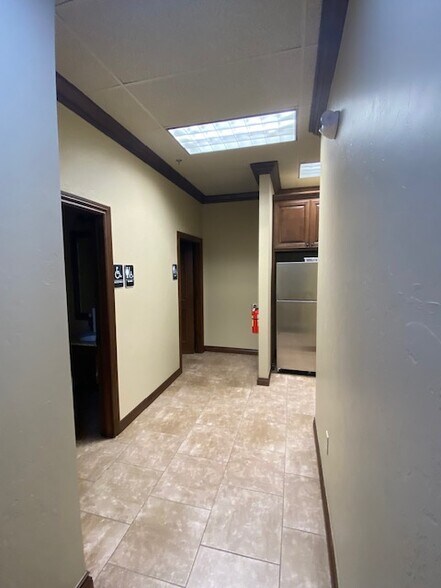 More Photos Of 307 E Danforth Rd, Edmond Office Residential For Sale
