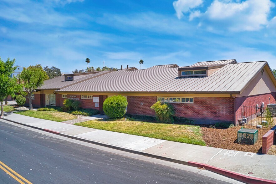 More Photos Of 213 Center St, Hanford Office For Sale