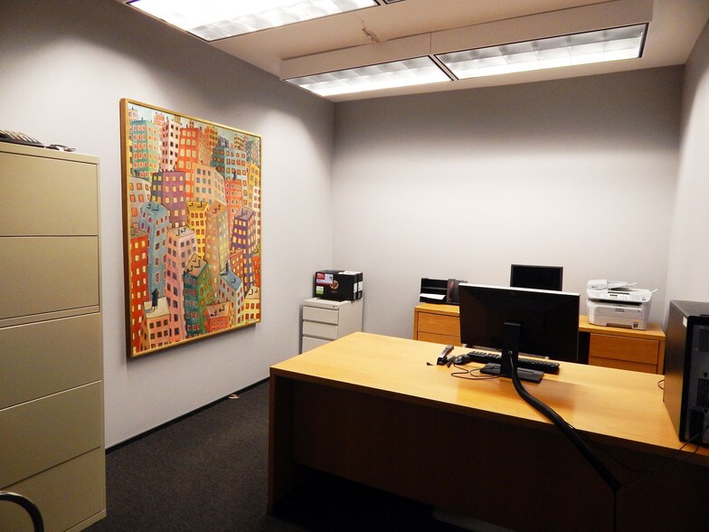 More Photos Of 2326-2330 NW Everett St, Portland Office For Lease