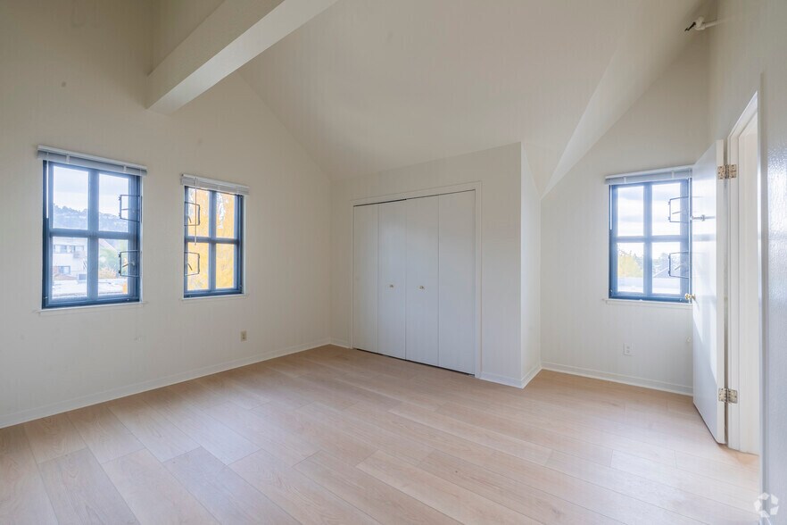 More Photos Of 2974-2980 College Ave, Berkeley Apartments For Lease