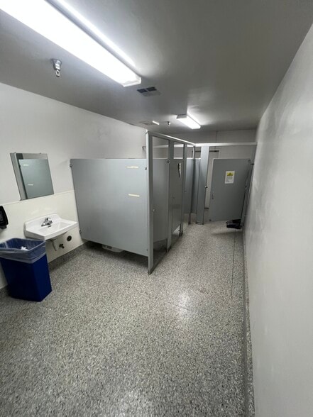 More Photos Of 200 China Grade Loop, Bakersfield Health Club For Lease
