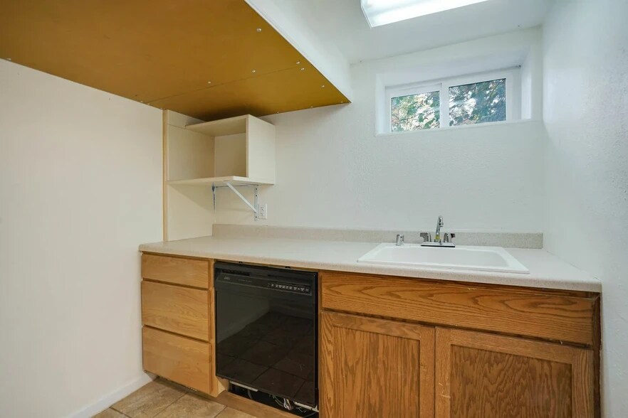 More Photos Of 1230 Fairview Ave SE, Salem Office For Sale