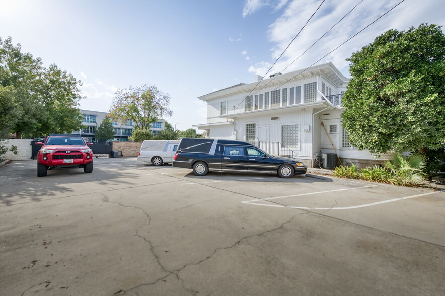 More Photos Of 916 E Divisadero St, Fresno Funeral Home For Sale