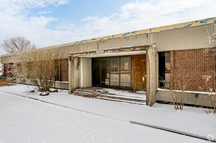 More Photos Of 1000 Boul Saint-Martin O, Laval Warehouse For Lease