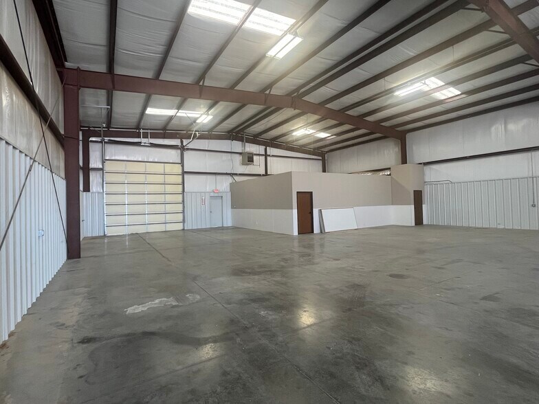 More Photos Of 911 SE 35th St, El Reno Warehouse For Sale