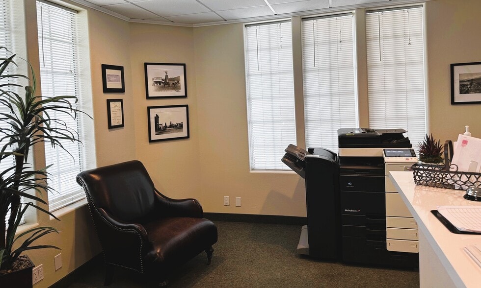 More Photos Of 8419 La Mesa Blvd, La Mesa Medical For Lease