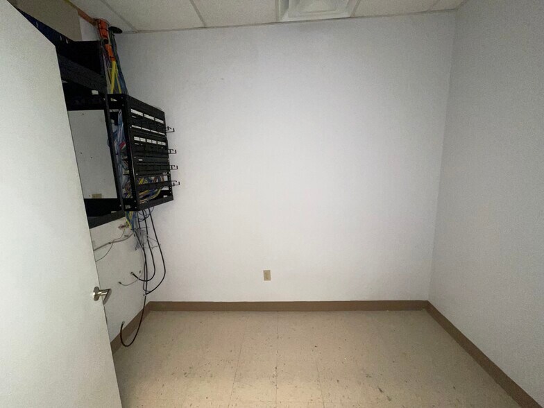 More Photos Of 711-751 Business Park Blvd, Winter Garden Warehouse For Lease