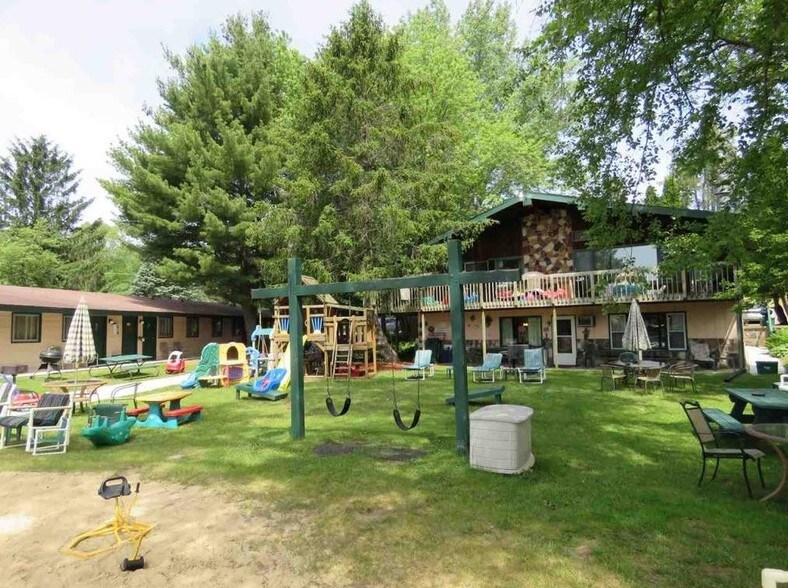 More Photos Of 1080 E Hiawatha Dr, Wisconsin Dells Hotel For Sale