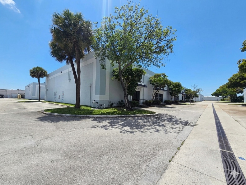 Primary Photo Of 2240 SW 70th Ave, Davie Unknown For Lease