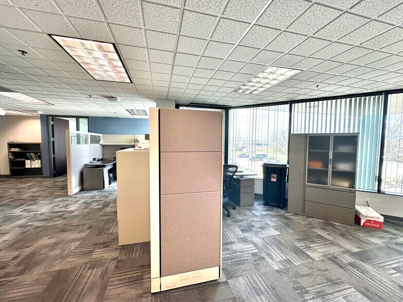 More Photos Of 8001 Broadway, Merrillville Office For Lease