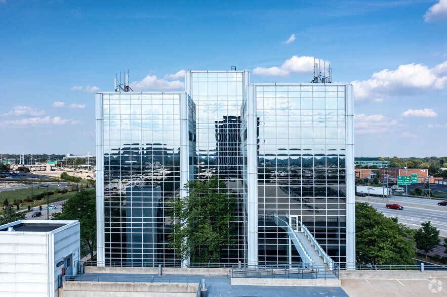 More Photos Of 1111 W 22nd St, Oak Brook Office For Lease