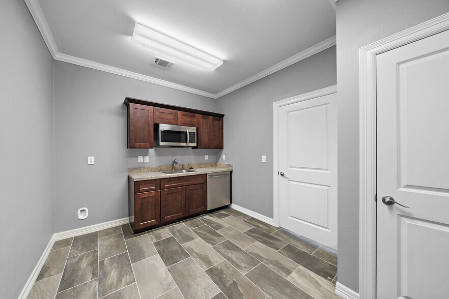 More Photos Of 2743 Smith Ranch Rd, Pearland Loft Creative Space For Sale