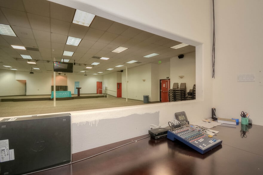 More Photos Of 570 S State College Blvd, Fullerton Warehouse For Sale