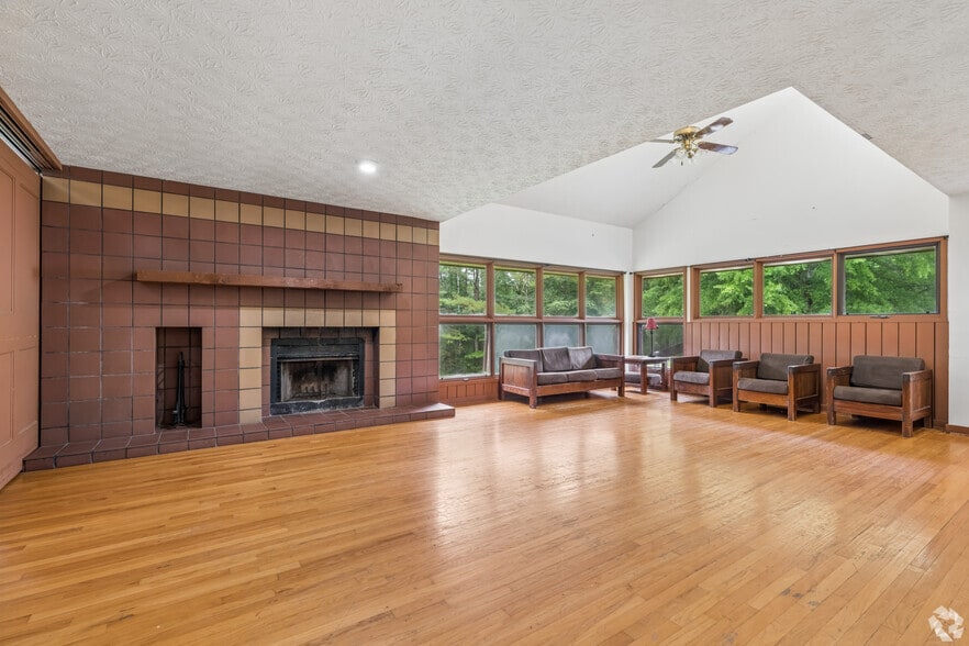 Primary Photo Of 490 Lake Marvin Rd NE, Armuchee Specialty For Sale