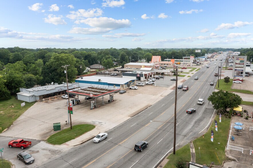 More Photos Of 401 N Timberland Dr, Lufkin Freestanding For Sale