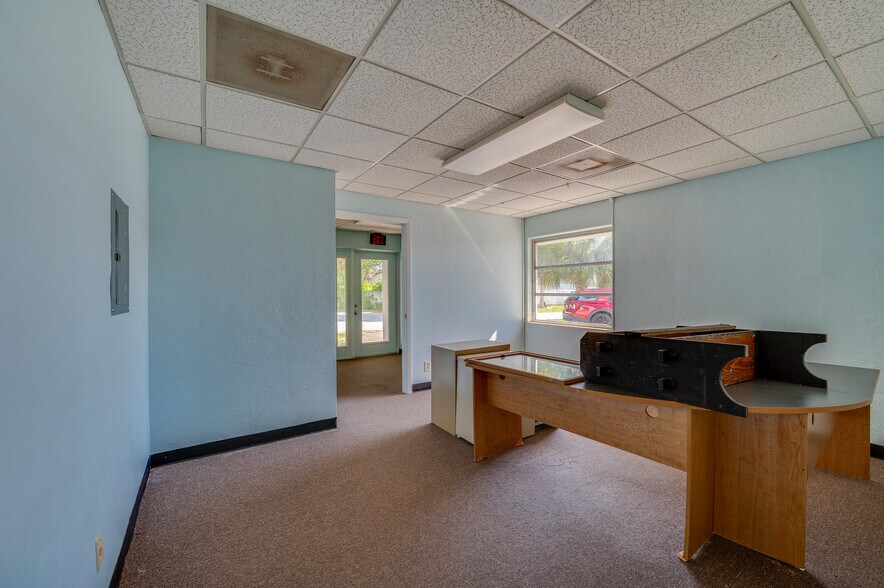 More Photos Of 2763 S Ridgewood Ave, South Daytona Office For Sale