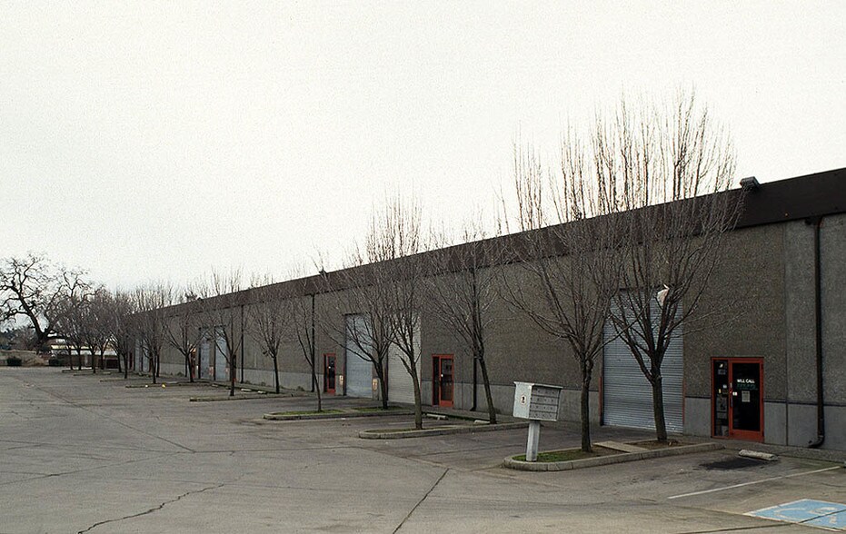More Photos Of 5304 Roseville Rd, North Highlands Warehouse For Lease