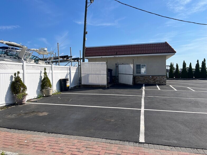 More Photos Of 95 Hudson Ave, Freeport Restaurant For Sale