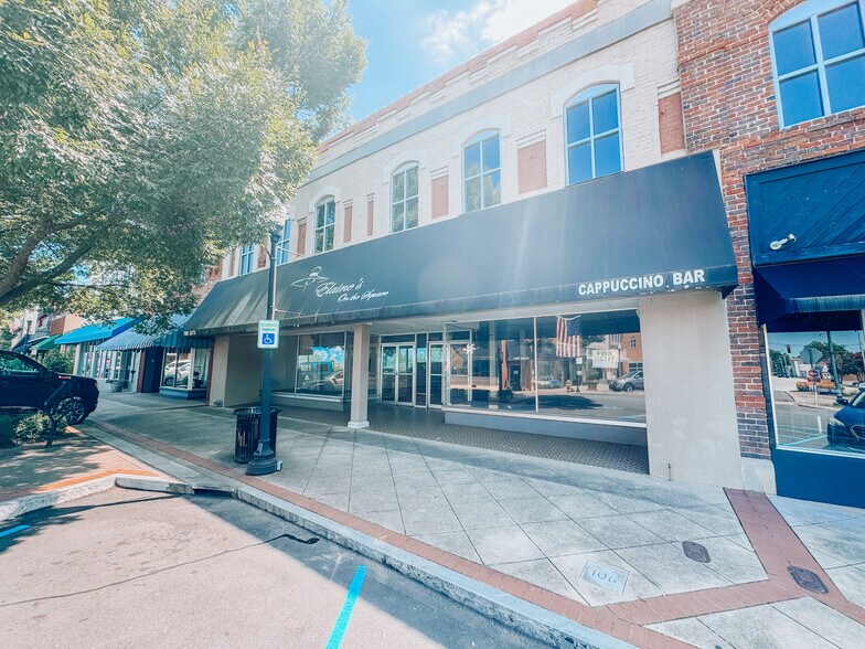 More Photos Of 106 Musgrove St, Clinton Storefront Retail Office For Sale