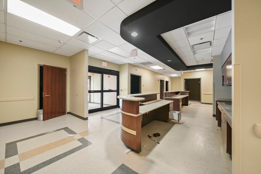 More Photos Of 27126 Northwest Fwy, Cypress Freestanding For Lease