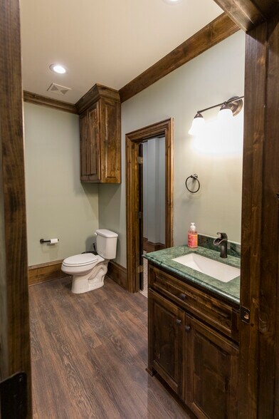 More Photos Of 636 W Tarrant Rd, Grand Prairie General Retail For Sale