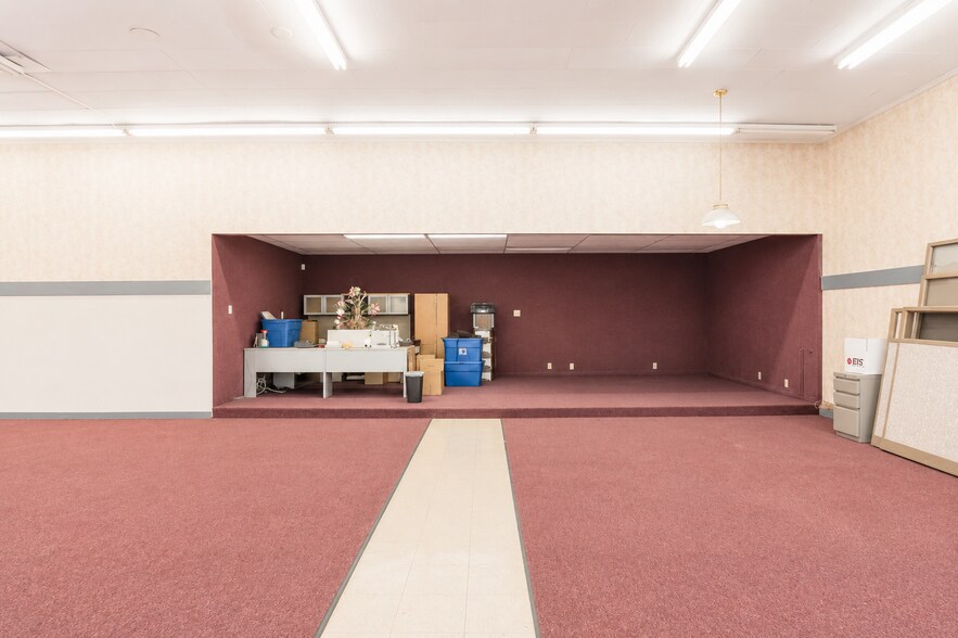 More Photos Of 309 Prendergast Ave, Jamestown Flex For Sale