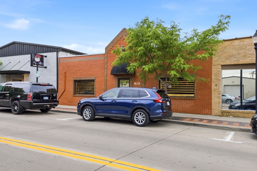 More Photos Of 326 SE Douglas St, Lees Summit Office For Sale