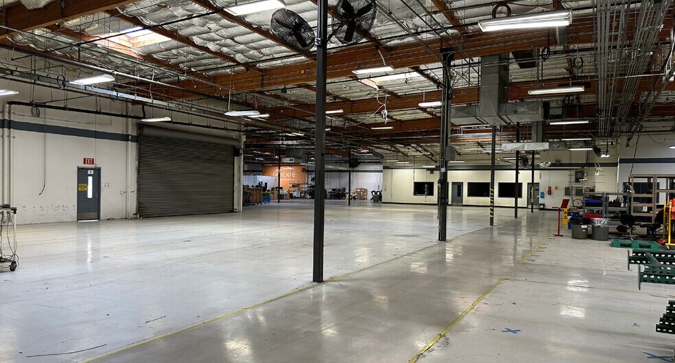 More Photos Of 2842 N Business Park Ave, Fresno Manufacturing For Lease