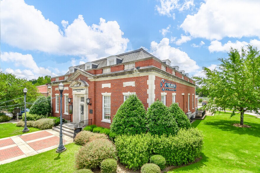 More Photos Of 82 Court Sq, Alexander City Flex For Sale