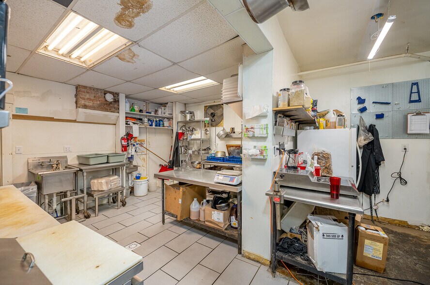 More Photos Of 3934-3938 Decoursey Ave, Covington Bar For Sale