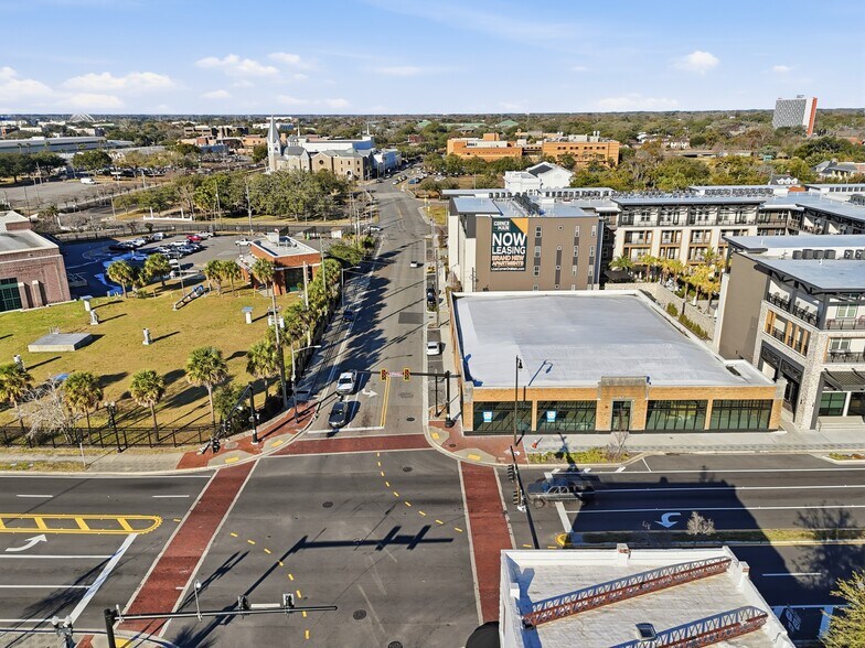 More Photos Of 1100 N Main St, Jacksonville Freestanding For Lease
