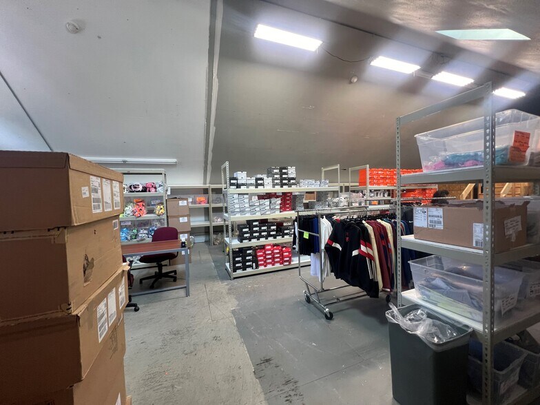 More Photos Of 1018 W Lincoln Ave, Milwaukee Storefront Retail Residential For Sale