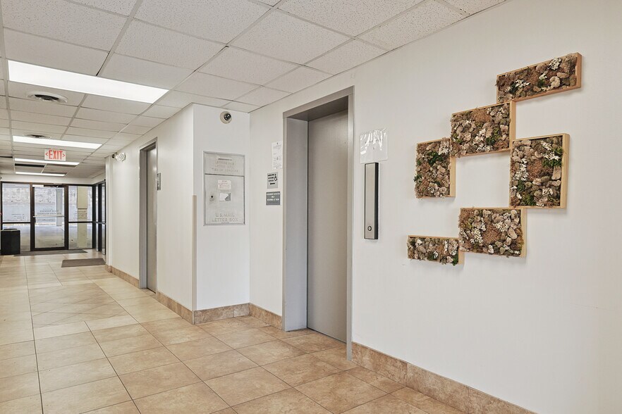 More Photos Of 2821 Lackland Rd, Fort Worth Office For Sale