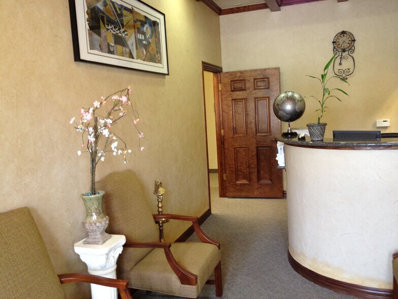 More Photos Of 1111 Kinwest Pky, Irving Office Residential For Lease