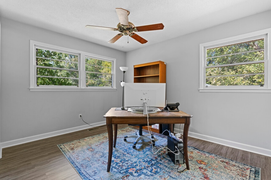 More Photos Of 104 Round Knob Rd, Lexington Office For Sale