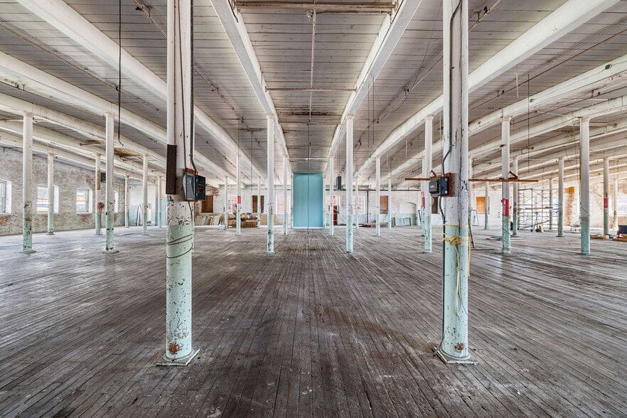 More Photos Of 28 Anawan St, Fall River Manufacturing For Sale