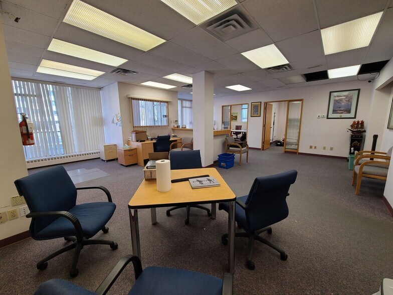 More Photos Of 10160 116th St NW, Edmonton Apartments For Lease