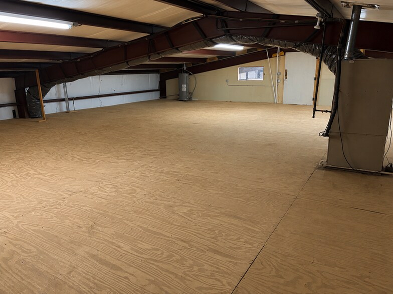 More Photos Of 2224 NW 32nd St, Newcastle Warehouse For Lease