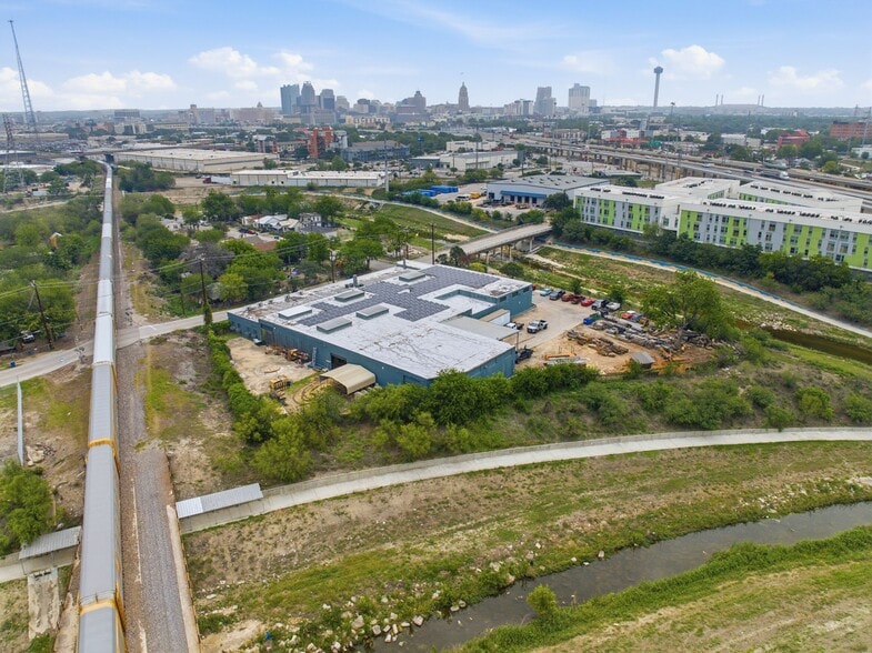 More Photos Of 1303 S Comal St, San Antonio Manufacturing For Lease