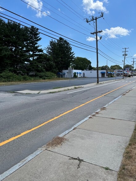 More Photos Of 960 Willett Ave, Riverside Storefront Retail Office For Lease