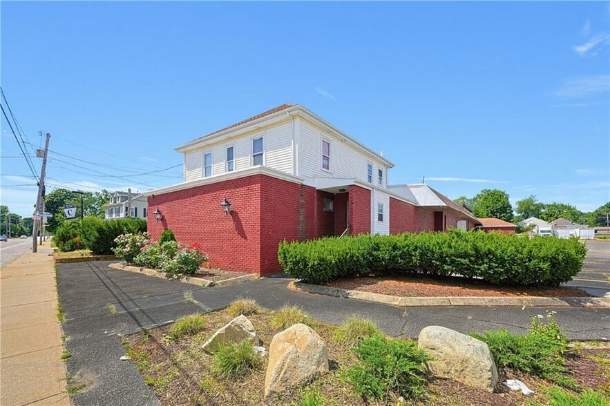 Primary Photo Of 955 W Shore Rd, Warwick Restaurant For Sale