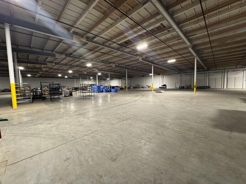 More Photos Of 5051 SW Western Ave, Beaverton Warehouse For Sale