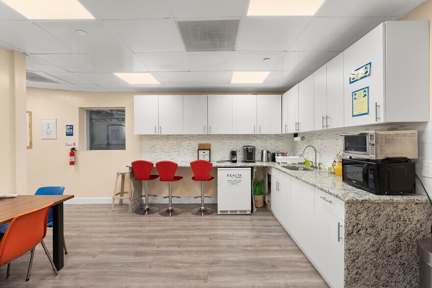 More Photos Of 100-118 John F Kennedy Dr N, Bloomfield Warehouse For Sale