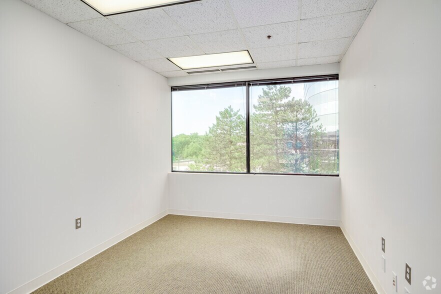 More Photos Of 8607 Westwood Center Dr, Vienna Office For Lease